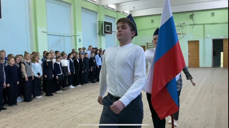 Еженедельная церемония торжественного поднятия флага Российской Федерации..